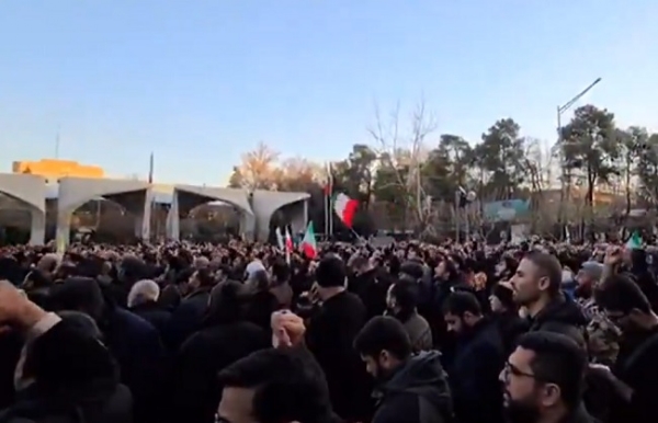 সর্বোচ্চ নেতার মৃত্যুতে একাধিক শহরে শোকের আবহ