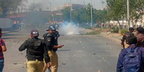 (আপডেট) ইরানের সর্বোচ্চ নেতার মৃত্যুতে বিক্ষোভ পাকিস্তানে, করাচিতে মৃত ১০