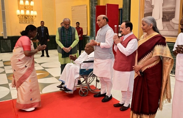 বিভিন্ন রাজ্যের সাংসদদের সঙ্গে সাক্ষাৎ রাষ্ট্রপতির