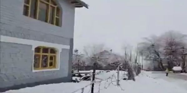 স্বস্তির বৃষ্টি শ্রীনগরে; মনোরম হয়ে উঠল আবহাওয়া, তুষারপাত লাদাখে