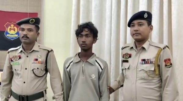 বাংলাদেশি নাগরিক আটক