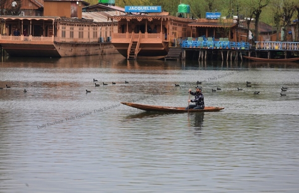 জম্মু ও কাশ্মীরের উঁচু এলাকায় তুষারপাত, সমতলে বৃষ্টি
