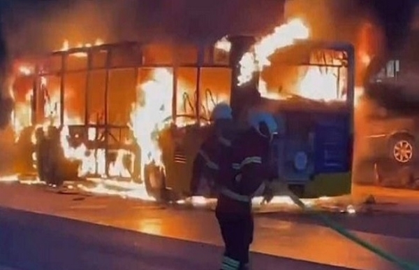 সুইৎজারল্যান্ডে বাসে আগুন
