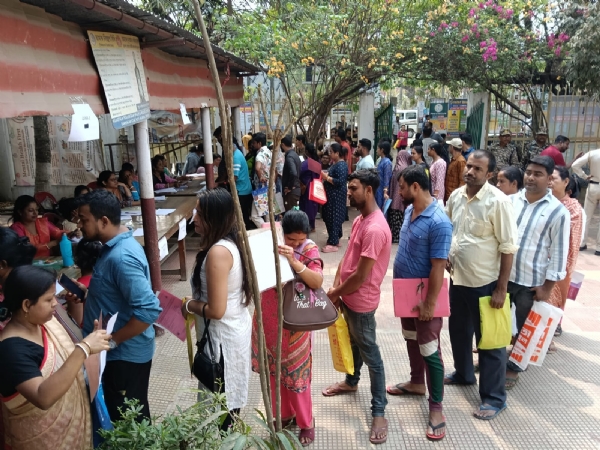 স্কুলে ভর্তির ফর্ম বিতরণ শুরু স্কুলে ভর্তির ফর্ম বিতরণ শুরু