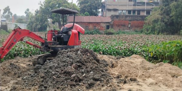কোলাঘাটে পুকুর ভরাটের অভিযোগে উত্তেজনা, জেলা শাসকের দফতরে লিখিত অভিযোগ
