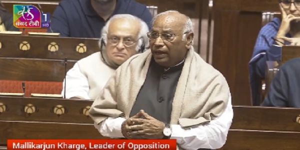 ফারুক আবদুল্লাহর উপরে হামলা নিয়ে সংসদে সরব খাড়গে