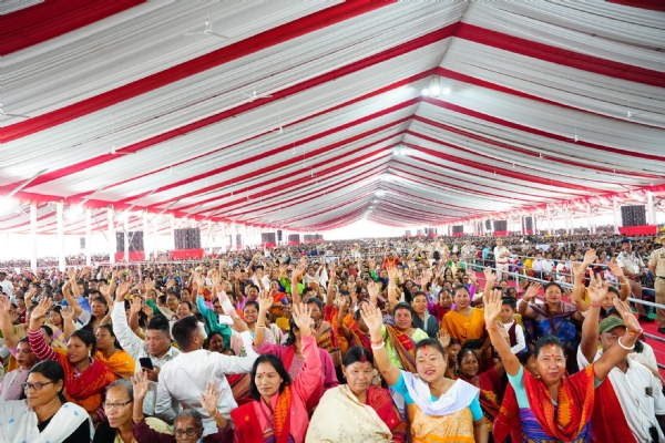 কোকরাঝাড়ের বডোফানগরে গ্রিনফিল্ড ময়দানে হাজারো জনতার একাংশ