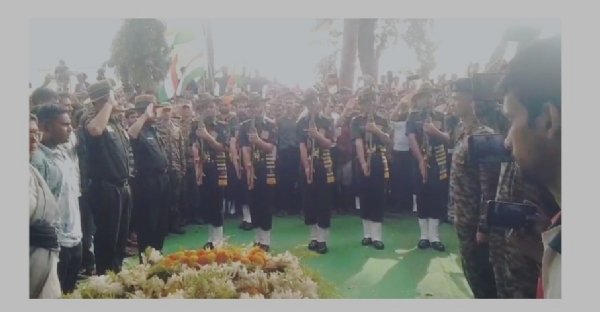 (আপডেট )জম্মুতে দুর্ঘটনায় শহীদ জওয়ান অজয় জয়সওয়াল, দুর্গাপুরে পূর্ণ সামরিক মর্যাদায় শেষ শ্রদ্ধা (আপডেট )জম্মুতে দুর্ঘটনায় শহীদ জওয়ান অজয় জয়সওয়াল, দুর্গাপুরে পূর্ণ সামরিক মর্যাদায় শেষ শ্রদ্ধা