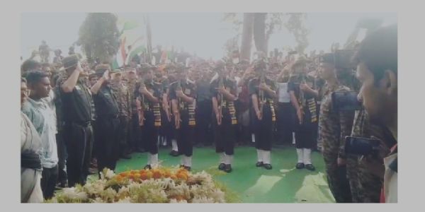 পূর্ণ সামরিক মর্যাদায় শেষ বিদায় জানানো হলো দুর্গাপুরের শহীদ জওয়ান অজয় জয়সওয়ালকে