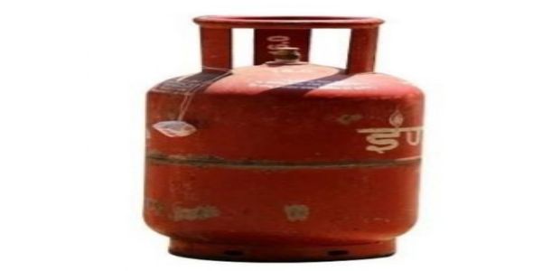 (রাউন্ড আপ )দেশজুড়ে এলপিজি নিয়ে বিভ্রান্তি ও ভোগান্তি, ঘাটতির অভিযোগ ঘিরে রাজনৈতিক তরজা