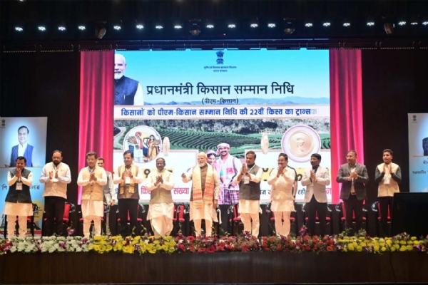 রিমোট টিপে পিএম-কিষাণ-এর অধীন কৃষকদের ব্যাংক অ্যাকাউন্টে টাকা স্থানান্তর প্রধানমন্ত্রীর