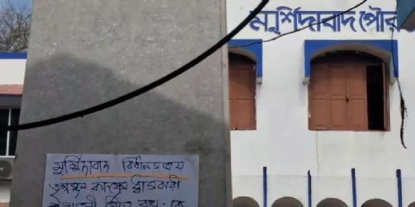 মুর্শিদাবাদে শাওনী সিং রায়কে ঘিরে পোস্টার বিতর্ক, ভোটের আগে চড়ল রাজনৈতিক উত্তাপ