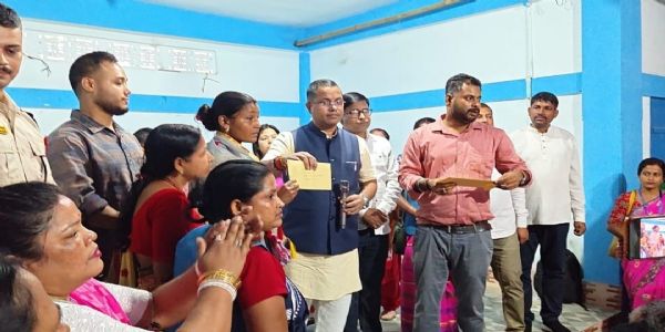 লোয়াইরপোয়ায় মুখ্যমন্ত্রী মহিলা উদ্যেমিতা অভিযানের চেক বণ্টন কৃষ্ণেন্দুর, বাজারিছড়ায় শিলান্যাস কয়কটি গ্রামীণ সড়ক