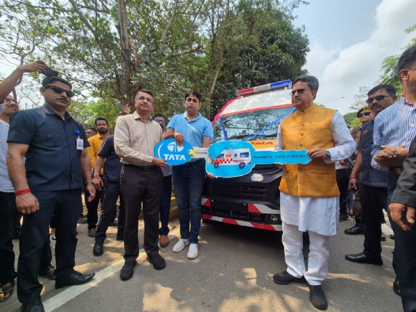 অ্যাম্বুলেন্স সূচনা করলেন মুখ্যমন্ত্রী