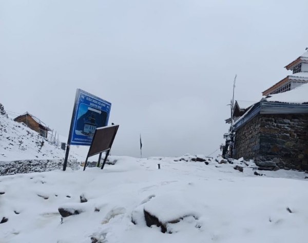 পির কি গলিতে তাজা তুষারপাত, মুঘল রোডে যান চলাচল বন্ধ