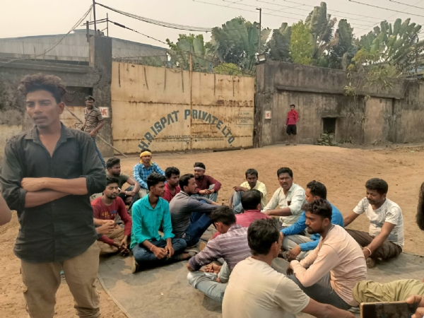 কাঁকসায় বেসরকারী কারখানায় নিখোঁজ শ্রমিক রহস্যজনক মৃতদেহ উদ্ধার, বিক্ষোভ কাঁকসায় বেসরকারী কারখানায় নিখোঁজ শ্রমিক রহস্যজনক মৃতদেহ উদ্ধার, বিক্ষোভ