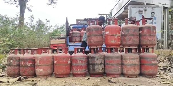 ৪৫ দিনের বুকিং নিয়মে বাড়ল সমস্যা, কুমারঘাটে গ্যাসের তীব্র সংকট