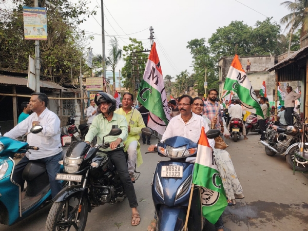ভোট ঘোষণা হতেই মাঝপথে বন্ধ দলীয় মিছিল ভোট ঘোষণা হতেই মাঝপথে বন্ধ দলীয় মিছিল