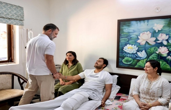 ঝাড়খণ্ডে নকশাল দমন অভিযানে আহত কোবরা কমান্ডোর সঙ্গে সাক্ষাৎ রাহুলের