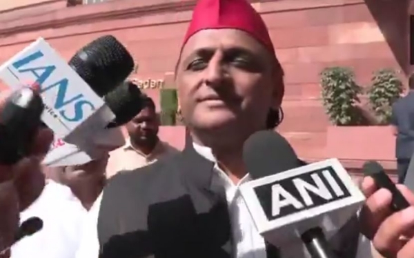 অখিলেশ যাদব অখিলেশ যাদব