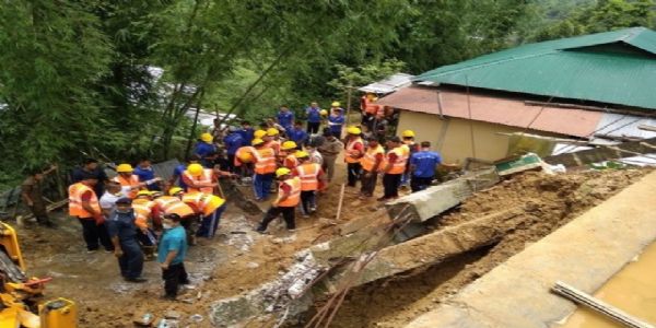 ইটানগরে ভূমিধস, দেওয়ালের নীচে পড়ে চার শ্রমিকের মৃত্যু