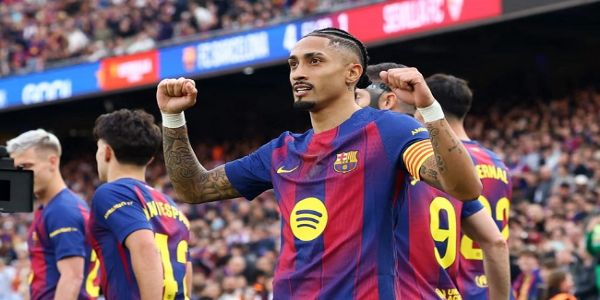 লা লিগা: সেভিয়ার বিপক্ষে হ্যাটট্রিক করে বার্সিলোনাকে জেতালেন রাফিনিয়া