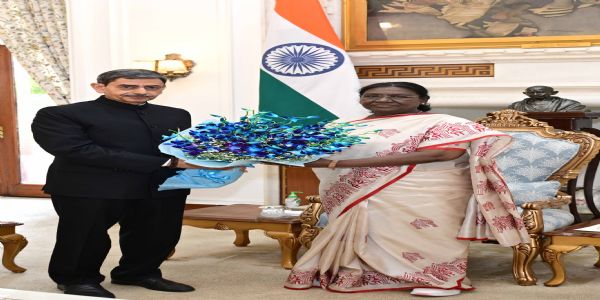 রাষ্ট্রপতির সঙ্গে সৌজন্য সাক্ষাৎ রাজ্যপাল রবির