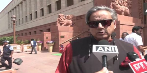 কেরলে এবারের ভোটে সরকার পরিবর্তনের ডাক শশী থারুরের