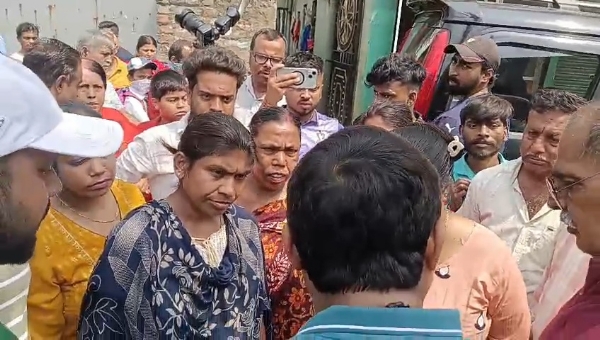 বিক্ষোভের মুখে