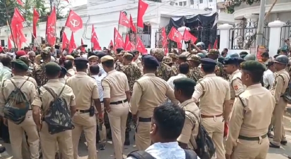 বামেদের মিছিল আগরতলায়