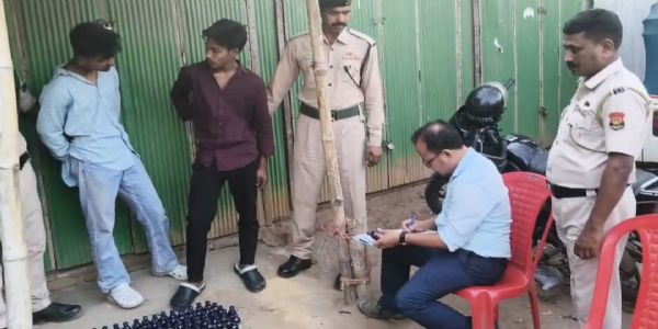 পার্সেল ডেলিভারি বয়ের ছদ্মবেশে নেশা পাচার, আগরতলায় আটক দুই