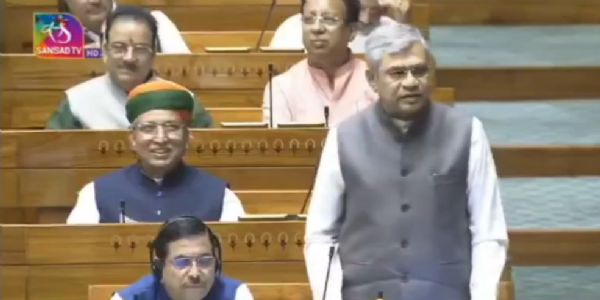 সরকে চুনারিয়া গানটির ওপর নিষেধাজ্ঞা আরোপ করা হয়েছে : অশ্বিনী বৈষ্ণব