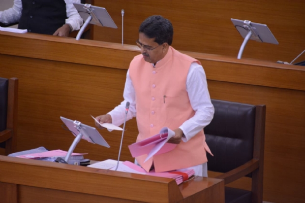 বিধানসভায় বক্তব্য রাখেন মুখ্যমন্ত্রী