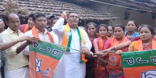 গাজোলে বিজেপিতে যোগদান কর্মসূচি, তৃণমূল-বিজেপির পাল্টা দাবিতে রাজনৈতিক তরজা