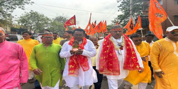 বুদবুদে নবরাত্রির শোভাযাত্রায় তৃণমূল প্রার্থী, কটাক্ষ বিজেপির