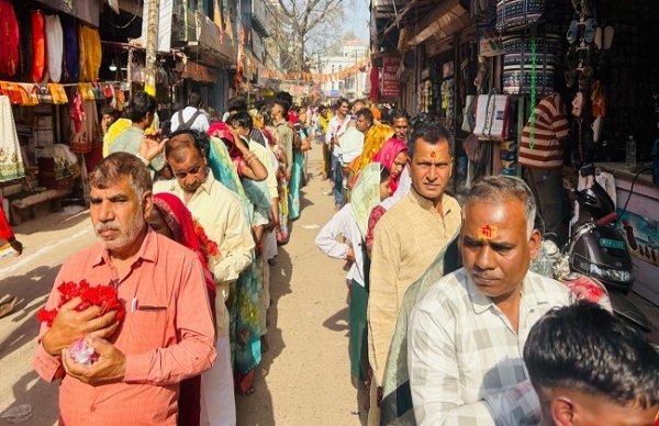 চৈত্র নবরাত্রির শুরুতেই ভক্তের ঢল, ‘জয় মা’ ধ্বনিতে মুখর বিন্ধ্যধাম