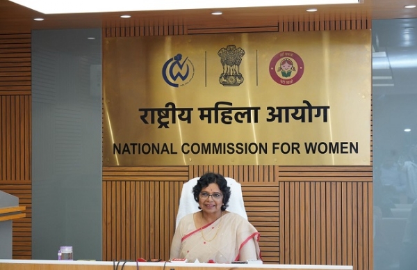 ‘সরকে চুনারিয়া ’ গানকে ঘিরে বিতর্ক, নোরা ফতেহি-সঞ্জয় দত্তসহ ৫ জনকে সমন এনসিডব্লিউ-এর