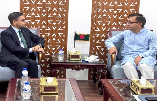 বাংলাদেশের মন্ত্রীর সঙ্গে ভারতীয় হাই কমিশনারের সৌজন্য সাক্ষাৎ