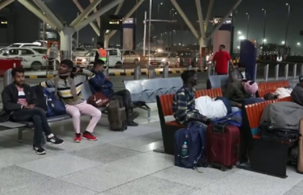 ইরান-ইজরায়েল সংঘাত! মধ্যপ্রাচ্যের পরিস্থিতির প্রেক্ষিতে ব্যাহত বিমান পরিষেবা ইরান-ইজরায়েল সংঘাত! মধ্যপ্রাচ্যের পরিস্থিতির প্রেক্ষিতে ব্যাহত বিমান পরিষেবা