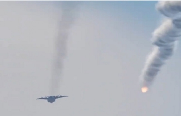 কুয়েতে ভেঙে পড়ল আমেরিকার এফ-১৫ যুদ্ধবিমান কুয়েতে ভেঙে পড়ল আমেরিকার এফ-১৫ যুদ্ধবিমান