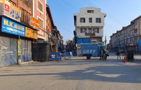 খামেনেই হত্যাকাণ্ডের প্রতিবাদে উত্তাল কাশ্মীর, মোবাইল ইন্টারনেটের গতি নিয়ন্ত্রণ খামেনেই হত্যাকাণ্ডের প্রতিবাদে উত্তাল কাশ্মীর, মোবাইল ইন্টারনেটের গতি নিয়ন্ত্রণ