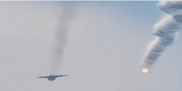 কুয়েতে ভেঙে পড়ল আমেরিকার এফ-১৫ যুদ্ধবিমান