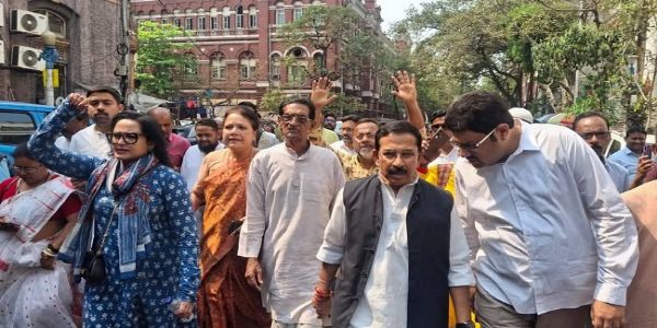 সিইও দফতরের সামনে বিক্ষোভ-ধর্না প্রদেশ কংগ্রেসের