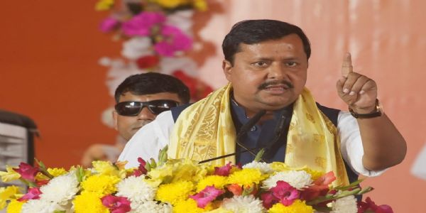 ‘জোর করে বলুন, জয় মা কালী’, সভায় আর্জি নীতিন নবীনের