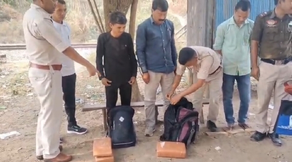 গাঁজা সহ দুই ব্যক্তি আটক গাঁজা সহ দুই ব্যক্তি আটক