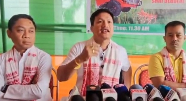 বক্তব্য পেশ করছেন দেবোলাল গার্লোসা