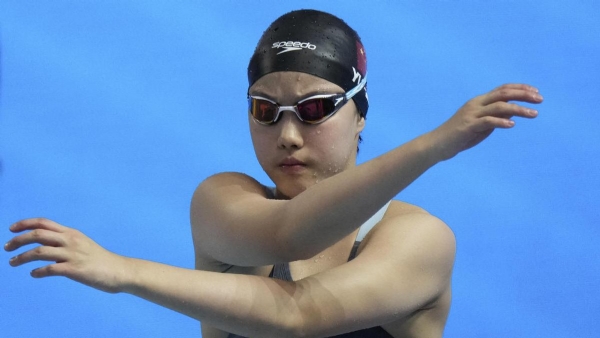 চিনের সাঁতারের বিস্ময় ১৩ বছরের বালক ইউ জিদি একাধিক অলিম্পিক পদকজয়ীকে পরাজিত করেছেন