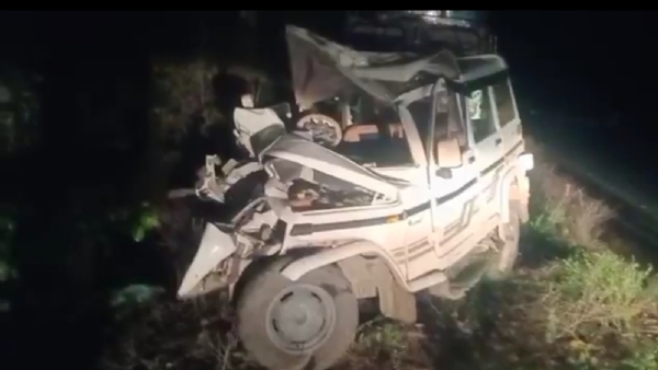 আগ্রায় গাছে গাড়ির ধাক্কায় ৫ জনের মৃত্যু