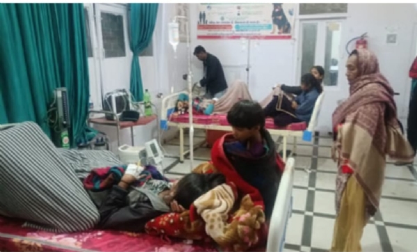 নজিবাবাদে আটা খেয়ে অসুস্থ ১০ গ্রামবাসী,