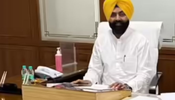 ঘরে-বাইরে প্রবল চাপ, অবশেষে পদত্যাগ পঞ্জাবের পরিবহণমন্ত্রীর